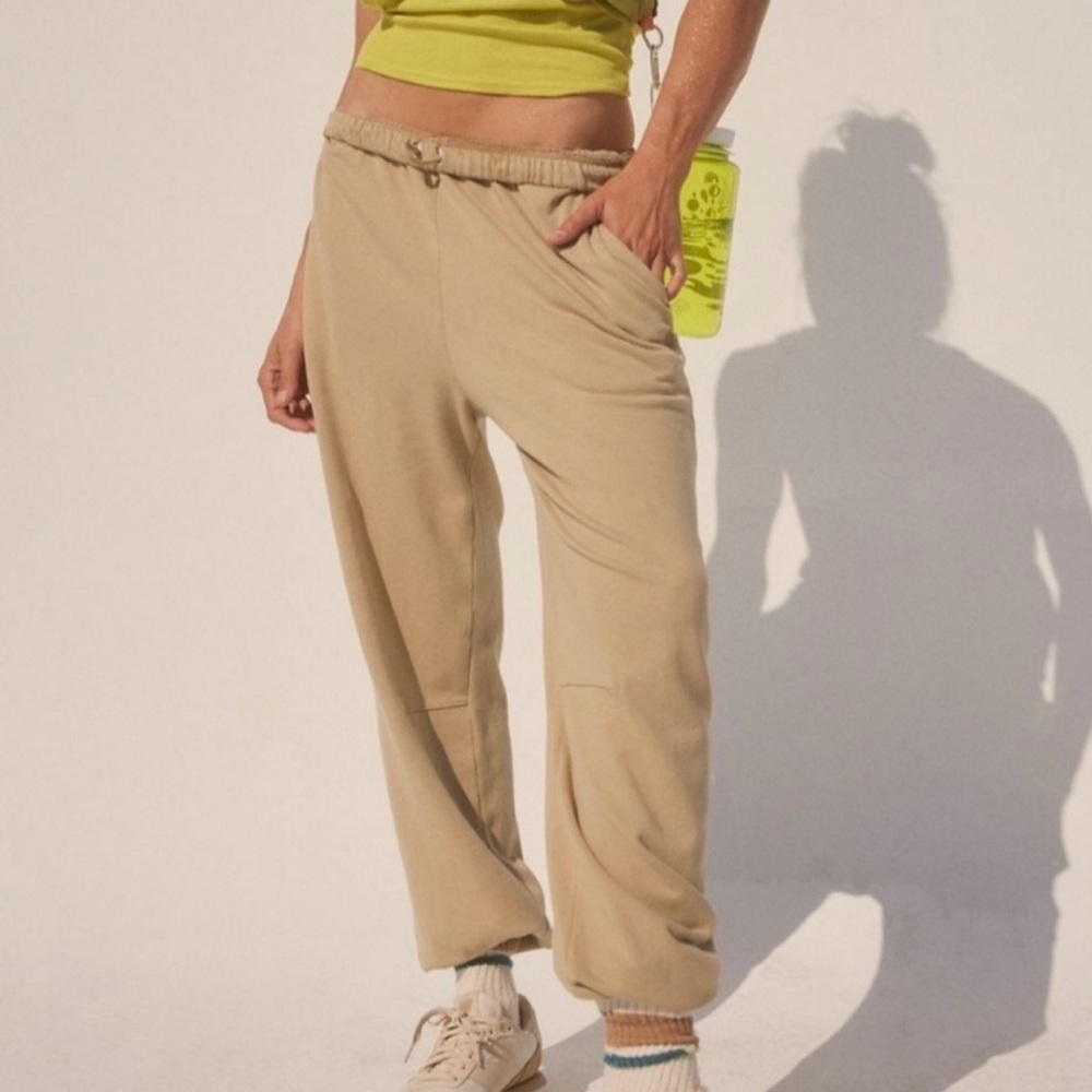 Free People Movement Comeback Joggers in Taupe Size Large EUC